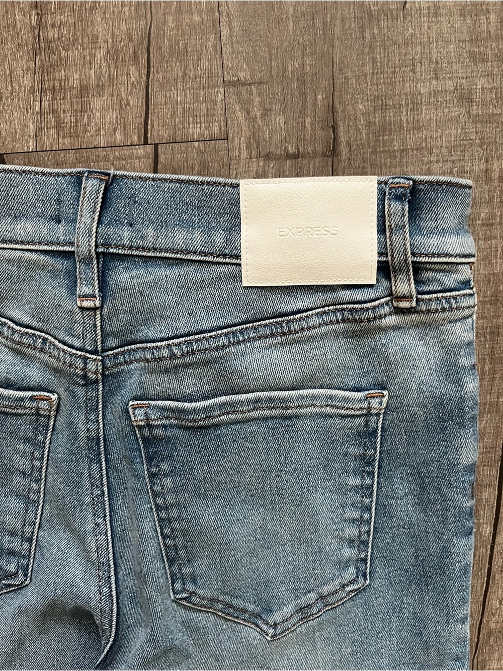 Express Women’s Light Wash Distressed Skinny Jeans - Picture 3 of 3